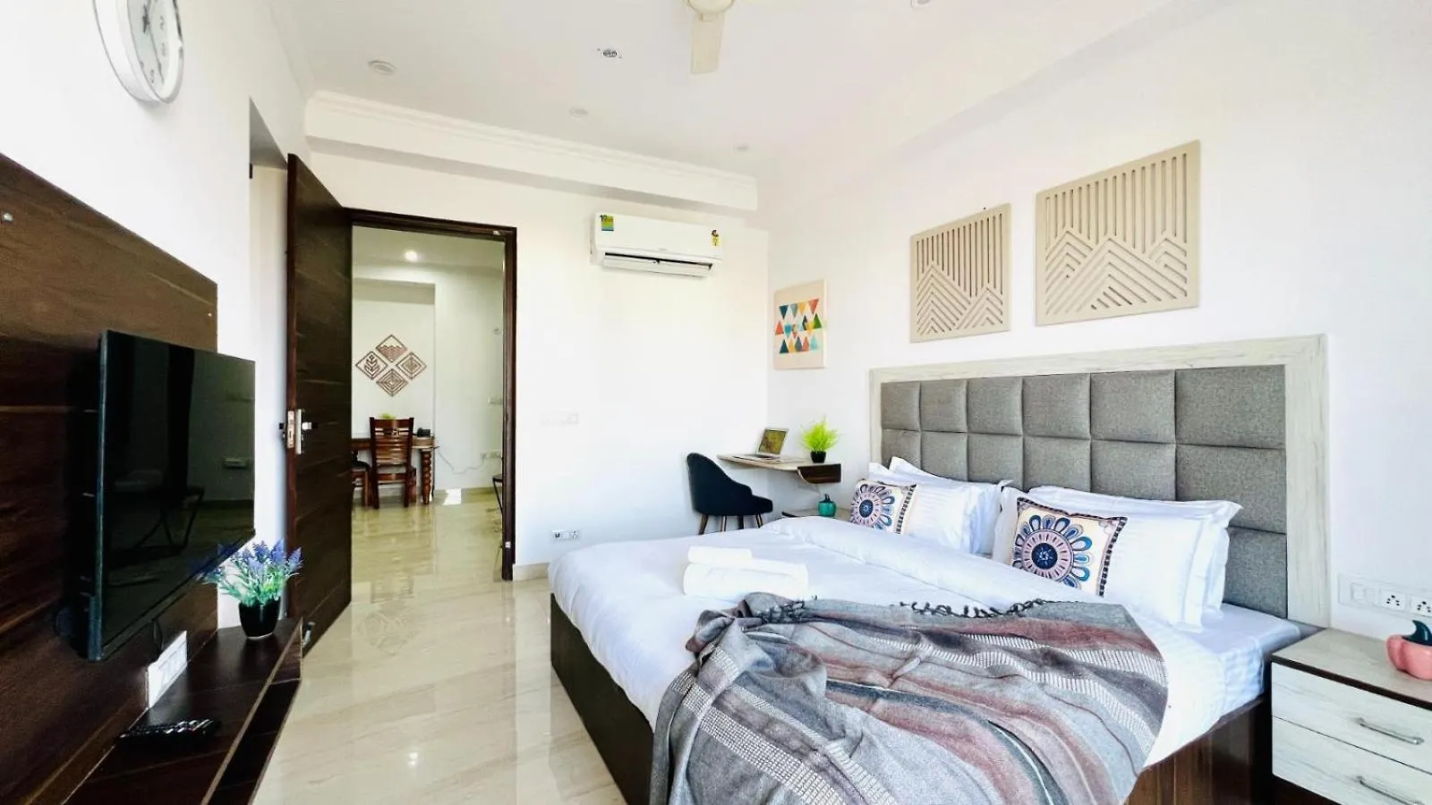 Zen Suites - Golf Course Road Gurgaon 4*,