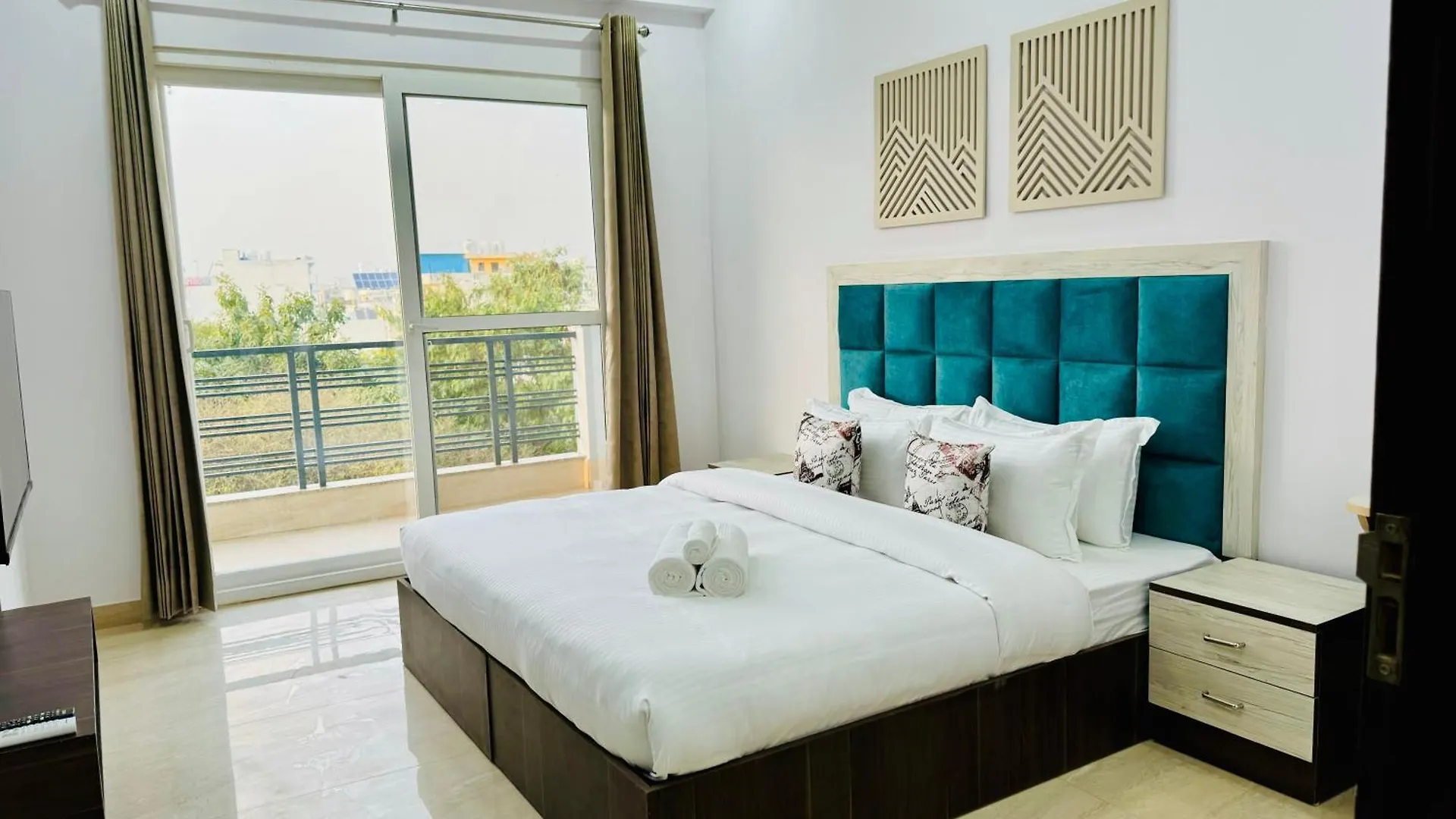 Zen Suites - Golf Course Road Gurgaon Otel